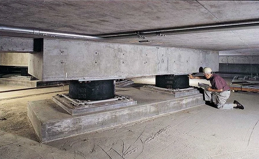 Diseño de Aislación Sísmica de Base en La Serena: Protección Estructural Avanzada