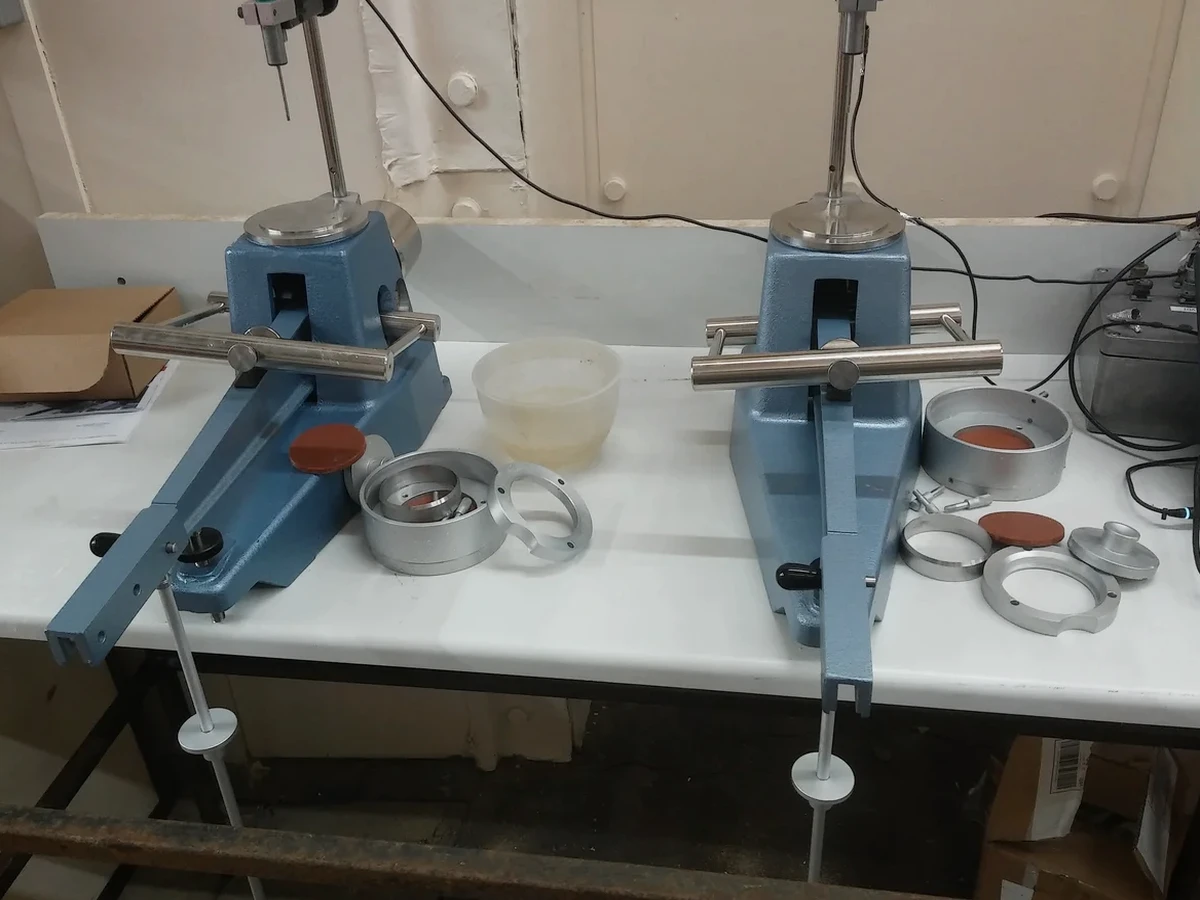 Límites de Atterberg en La Serena: Determinación de Plasticidad de Suelos Finos